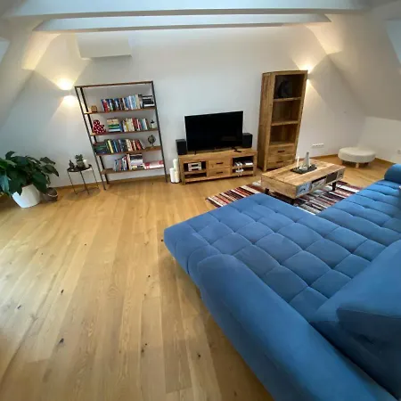 Modernes Penthouse, Nahe *