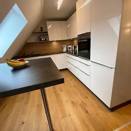 Modernes Penthouse, Nahe Apartment