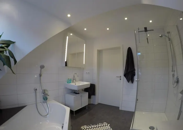 Modernes Penthouse, Nahe דירה וירצבורג