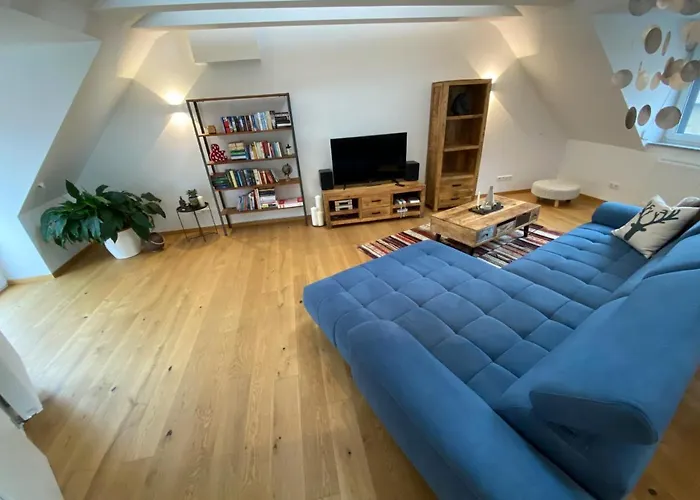 Modernes Penthouse, Nahe *