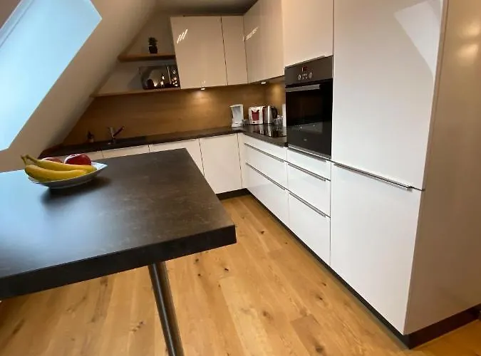 Modernes Penthouse, Nahe דירה